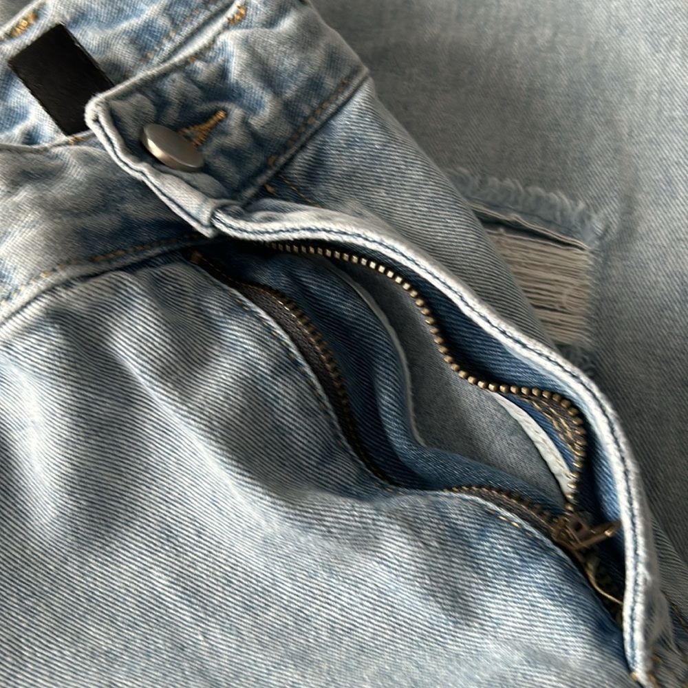 ✨Sold✨Cider Cropped Wide Leg Jeans Light Wash Distressed Denim Size 1XL - Picture 7 of 12